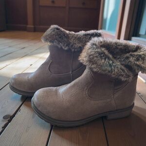 Candie’s Women's Fur-Lined Brown Ankle Boots SIZE 9